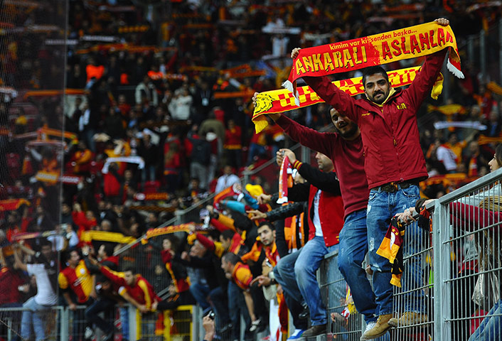 tues champs league 3: Galatasaray fans celebrate