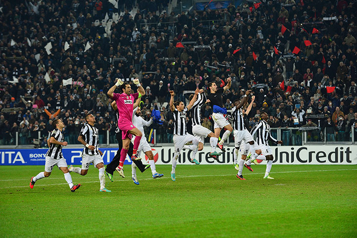 tues champs league 3: Juventus' players celebrate