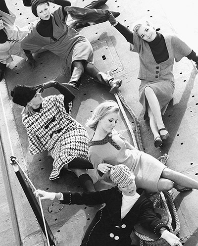 Caroline Charles : Models on a submarine in Portsmouth Harbour, 1963