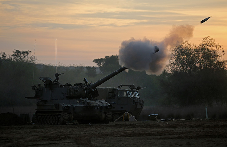 gaza conflict : An Israeli 155mm artillery gun