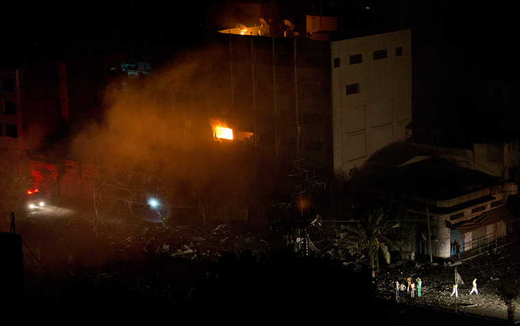 gaza conflict : Palestinians inspect the damage on a building 