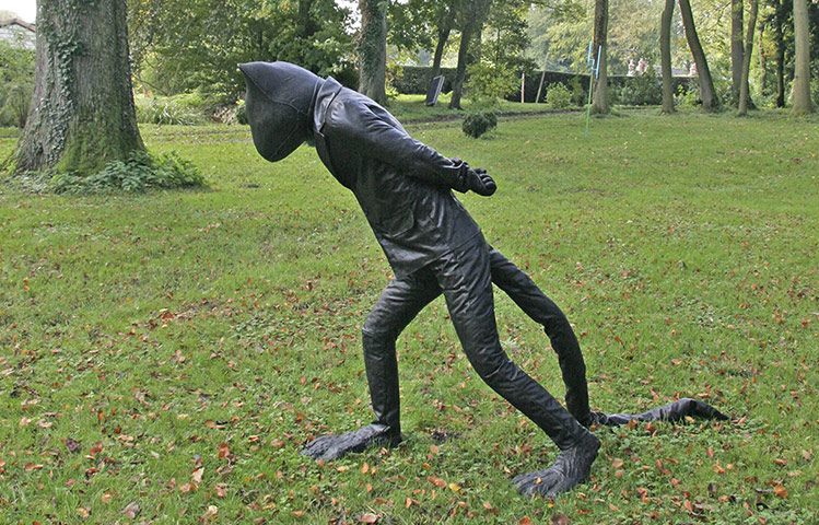 exhibitionist2411: Laura Ford