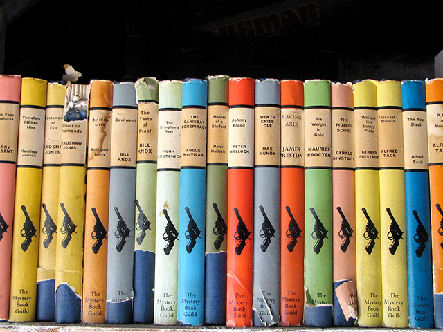 Your Pictures: Colour: Different coloured books