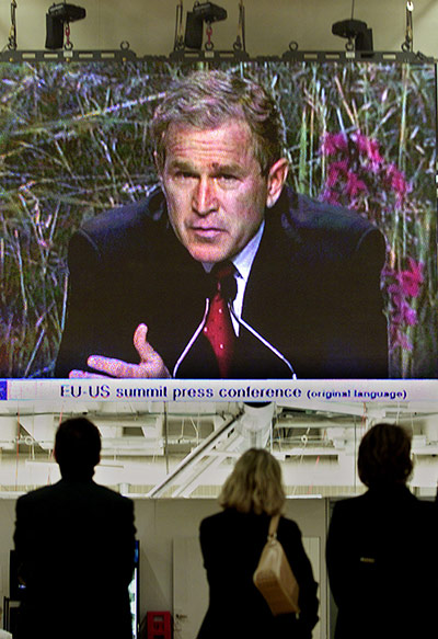 Kyoto history: US President Bush is seen on a giant screen