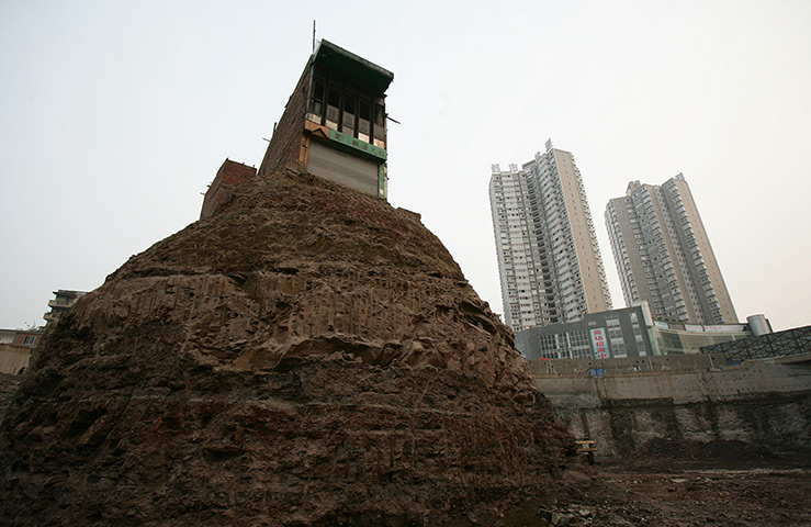 China demolition: Household Who Refused To Move Out Surrounded By Excavation