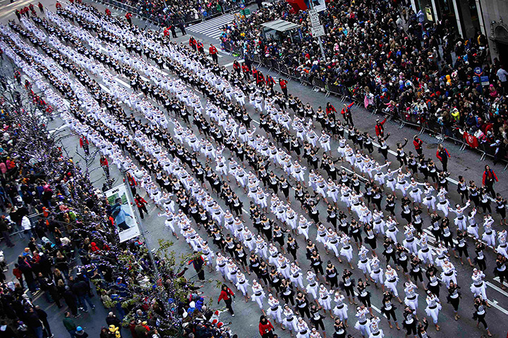 Thanksgiving: Cheerleaders make their way down 6th Ave