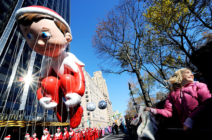 Thanksgiving: Children watch Elf on the Shelf balloon