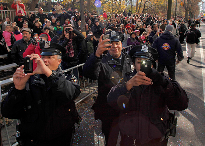 Thanksgiving: PPolice officers photograph Santa Claus