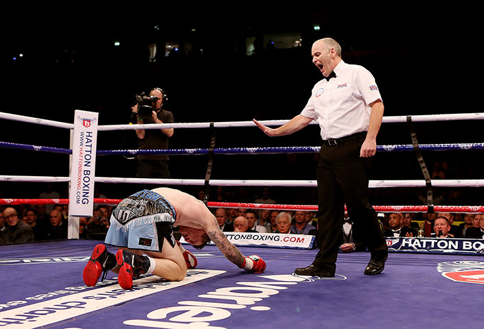Hatton v Senchenko: Hatton fails to get up after being knocked down