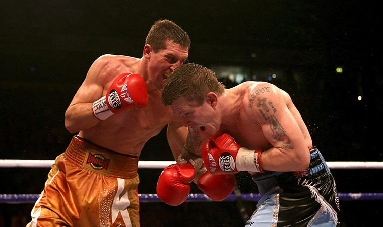 Hatton v Senchenko: Senchenko hits Hatton with the left hook that wins him the fight