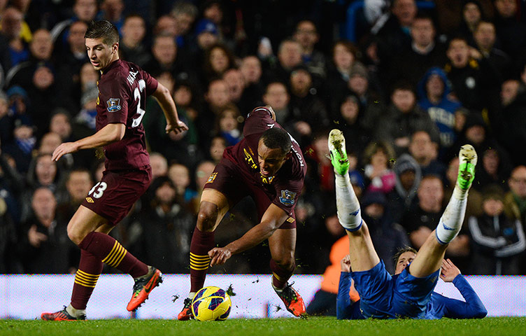 chelsea v citah: Nastasic and Vincent Kompany leave Torres on his backside