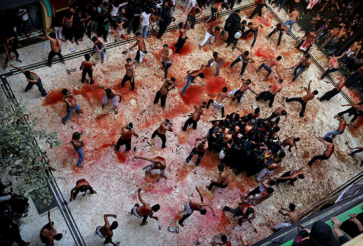 24 hours: New Delhi, India: Blood covers the floor of a mosque 
