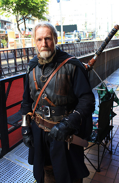 The Hobbit premiere: Fan Mike Hurrel is dressed up as a ranger
