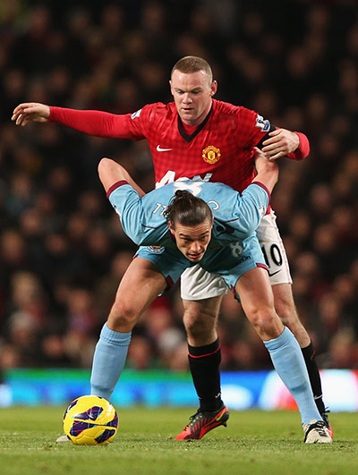 wednesday prem: Wayne Rooney gets close to Andy Carroll