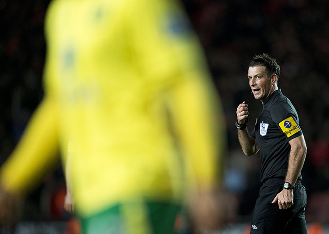 wednesday prem: Referee Mark Clattenburg officiates