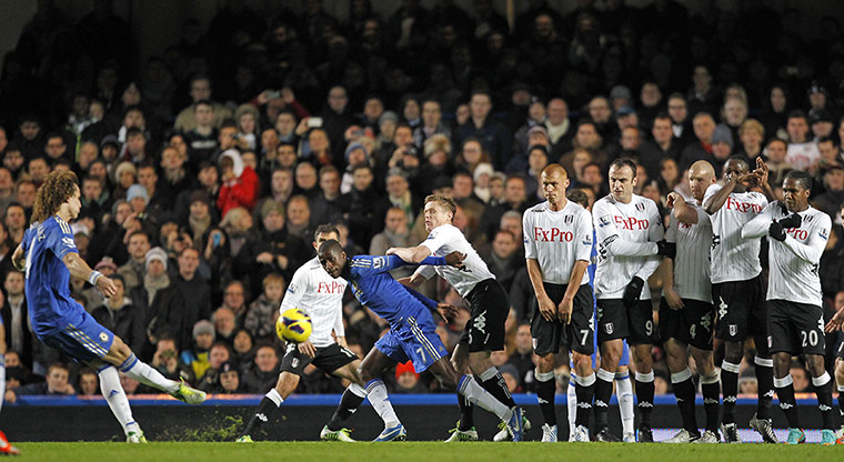 Prem Wed Chelsea: Chelsea's David Luiz takes a free kick