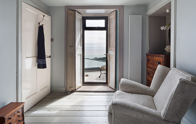 Homes: Fishermans cottage: Sitting room in Fisherman's cottage in Firth of Forth