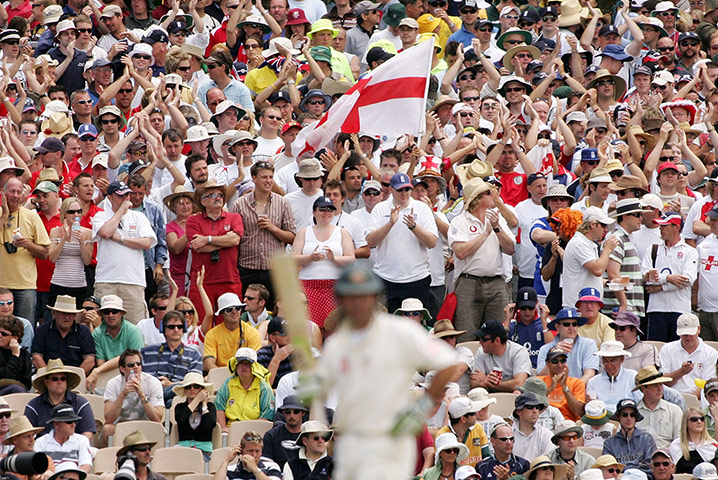 Ponting Career: Crowd applaud Ricky Ponting