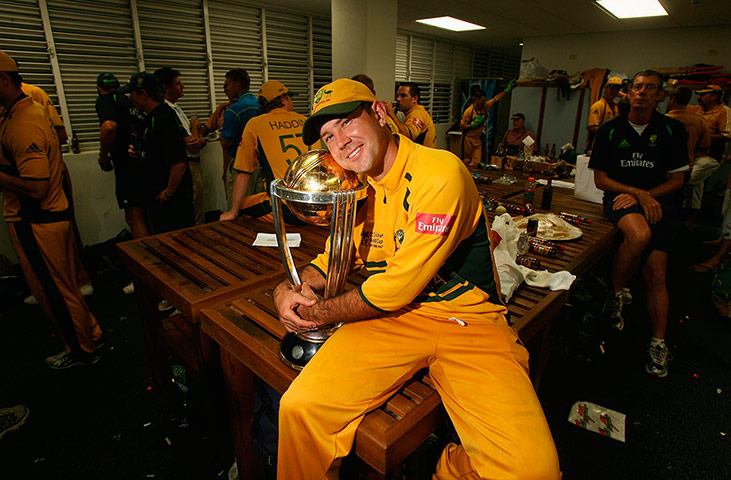 Ponting Career: Ricky Ponting with the World Cup trophy in 2007