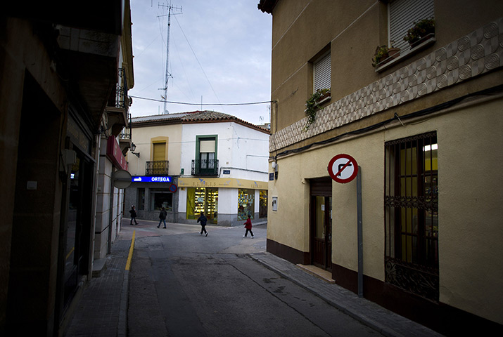 FTA: Jasper Juinen: Children play in Calle Mayor in Villacanas