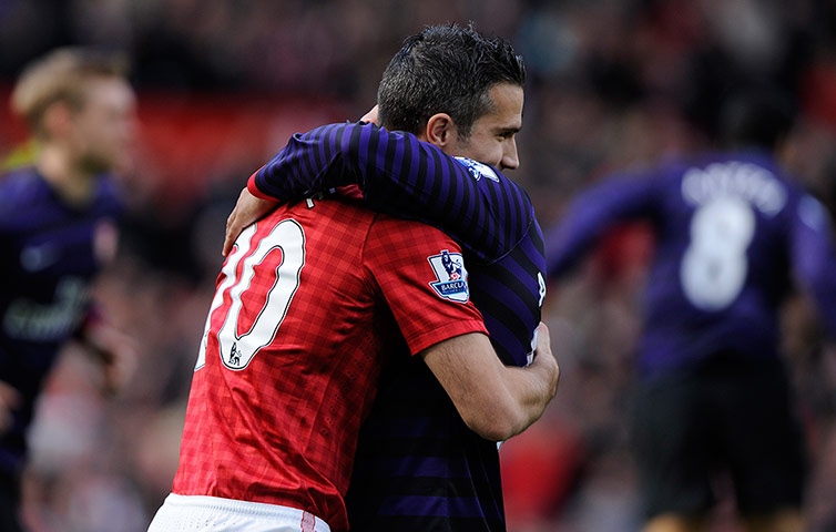 Man Utd v Arsenal: Andre Santos and Robin Van Persie hug
