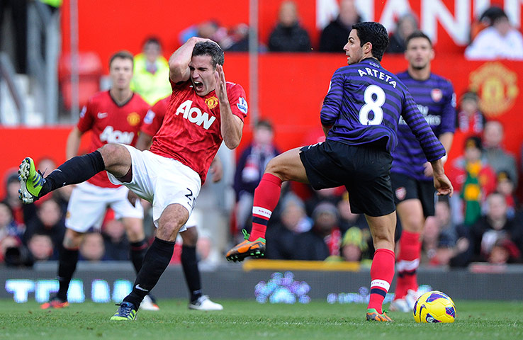 Man Utd v Arsenal: Robin Van Persie is fouled by Arteta