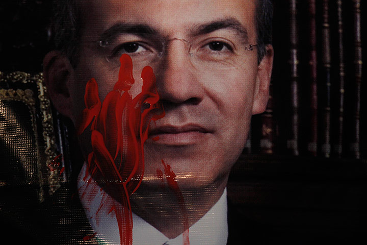 Mexico drug wars gallery: President Calderon is stained with paint