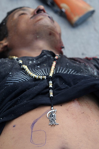 Mexico drug wars gallery: A dead gunman in Yurecuaro 