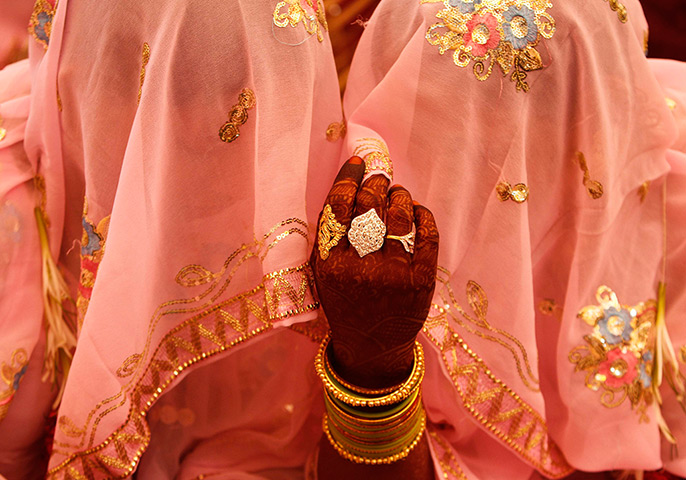 24 hours in pictures: mass marriage ceremony 