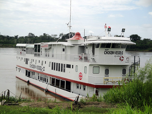 Project Amazonas: in Peruvian Amazon : boat hospital