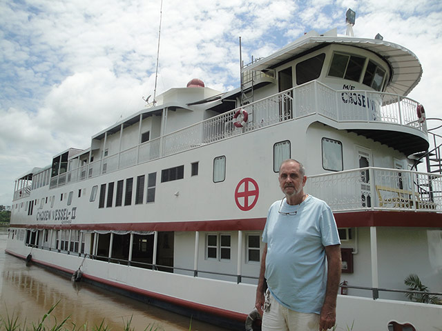 Project Amazonas: in Peruvian Amazon : boat hospital