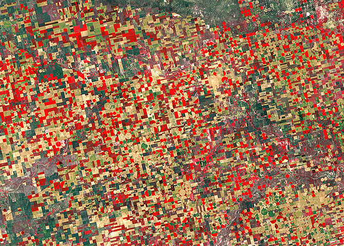 Satellite Eye on Earth: agricultural structures in the US state of Kansas