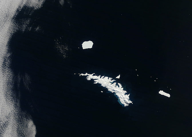 Satellite Eye on Earth: Icebergs around South Georgia Island