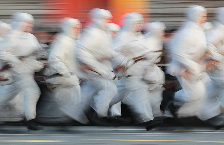 24 hours: Moscow, Russia: Russian soldiers in historical uniforms take part