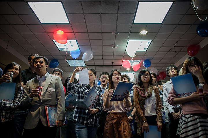 World election reaction: Hong Kong: Students watch the broadcast oat the US consulate