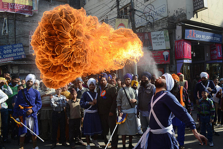 20 Photos: An Indian Sikh Nihang performs a fire breathing act