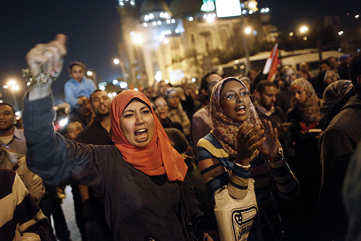 Egypt protests: Demonstrators shout slogans against president Morsi in front of the palace