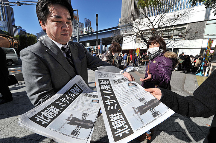 North Korea missile: A worker of one of Japan's major newspapers hands out extra editions