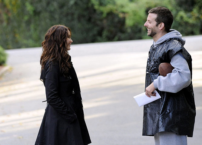 Golden Globes: Jennifer Lawrence & Bradley Cooper in Silver Linings Playbook