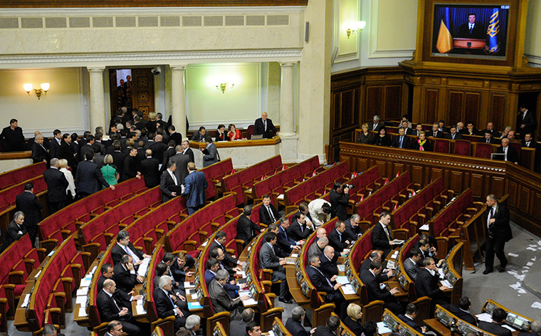 Ukraine fight: Ukrainian opposition lawmakers exit the parliament session hall in protest 
