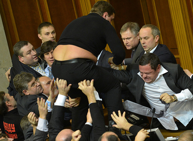 Ukraine fight: Deputies of the opposition bun fight with deputies of majority party