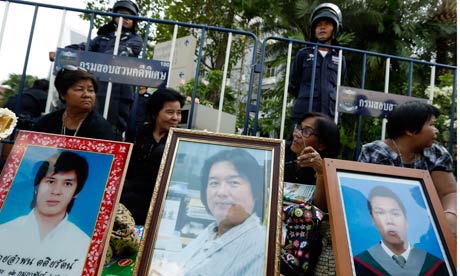 Anti-Abhisit Vejjajiva protesters