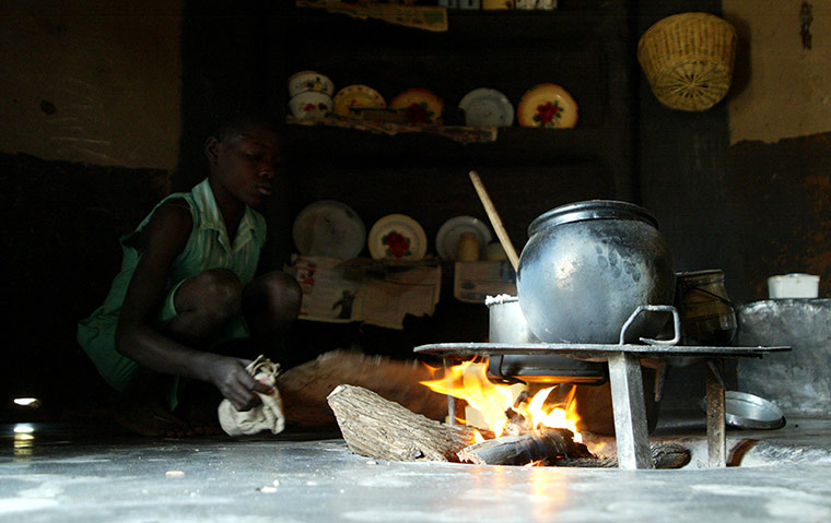 2012 in MDG: ZIMBABWE-ECONOMY-FOOD-HUNGER-FARM