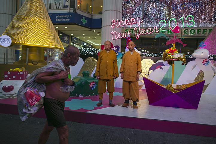 24 hours: Bangkok, Thailand: Chinese visitors pose for a photo