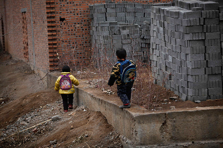 FTA: Aly Song: Children walk home after lessons 