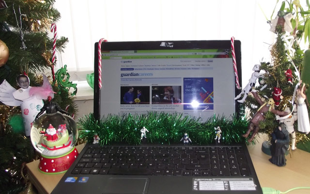 deckyourdesk: Guardian Careers website with tinsel