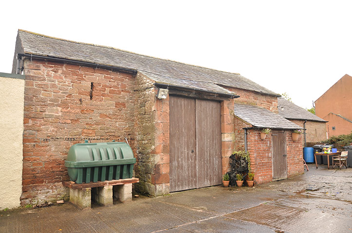 Snooping around : Bar Close Farm