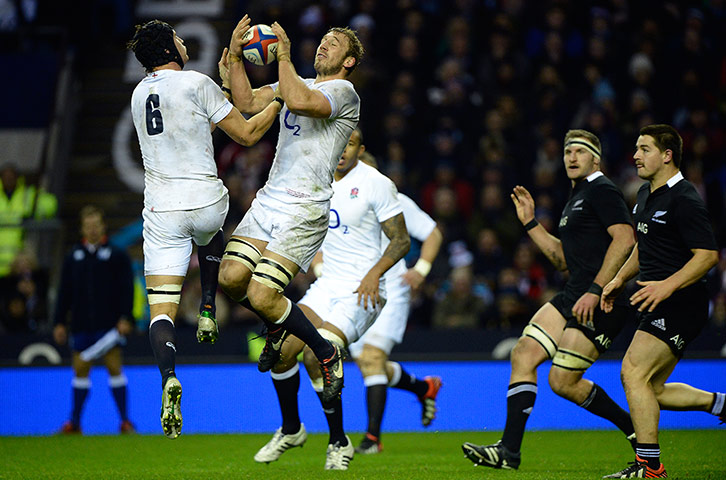 tom england v nz: Tom Wood and Chris Robshaw catch the ball together