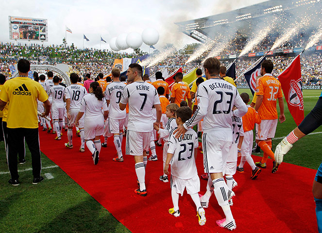MLSCup: LA Galaxy vs Houston Dynamo - teams arrive