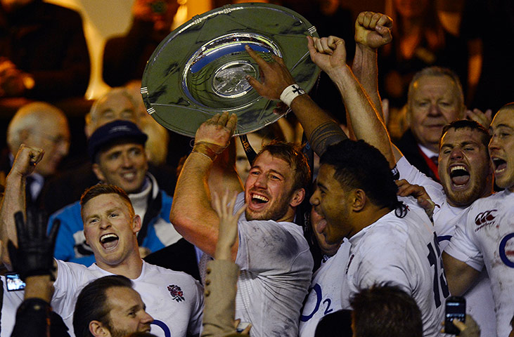 tom england v nz 2: England captain Chris Robshaw lifts the Hilary Shield 